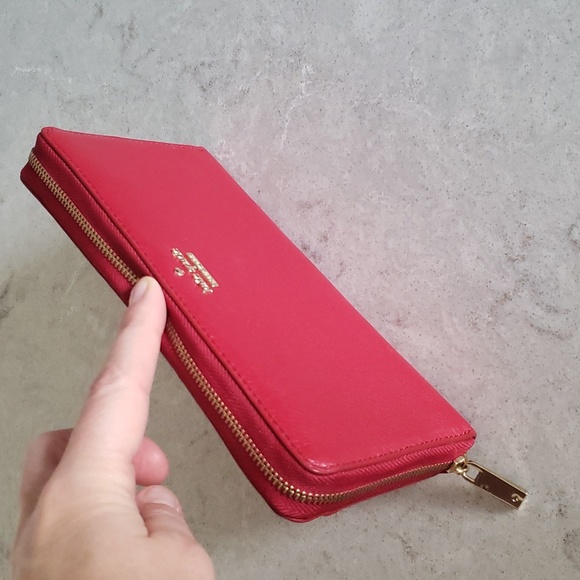 Kate spade red zip around wallet - Picture 4 of 4